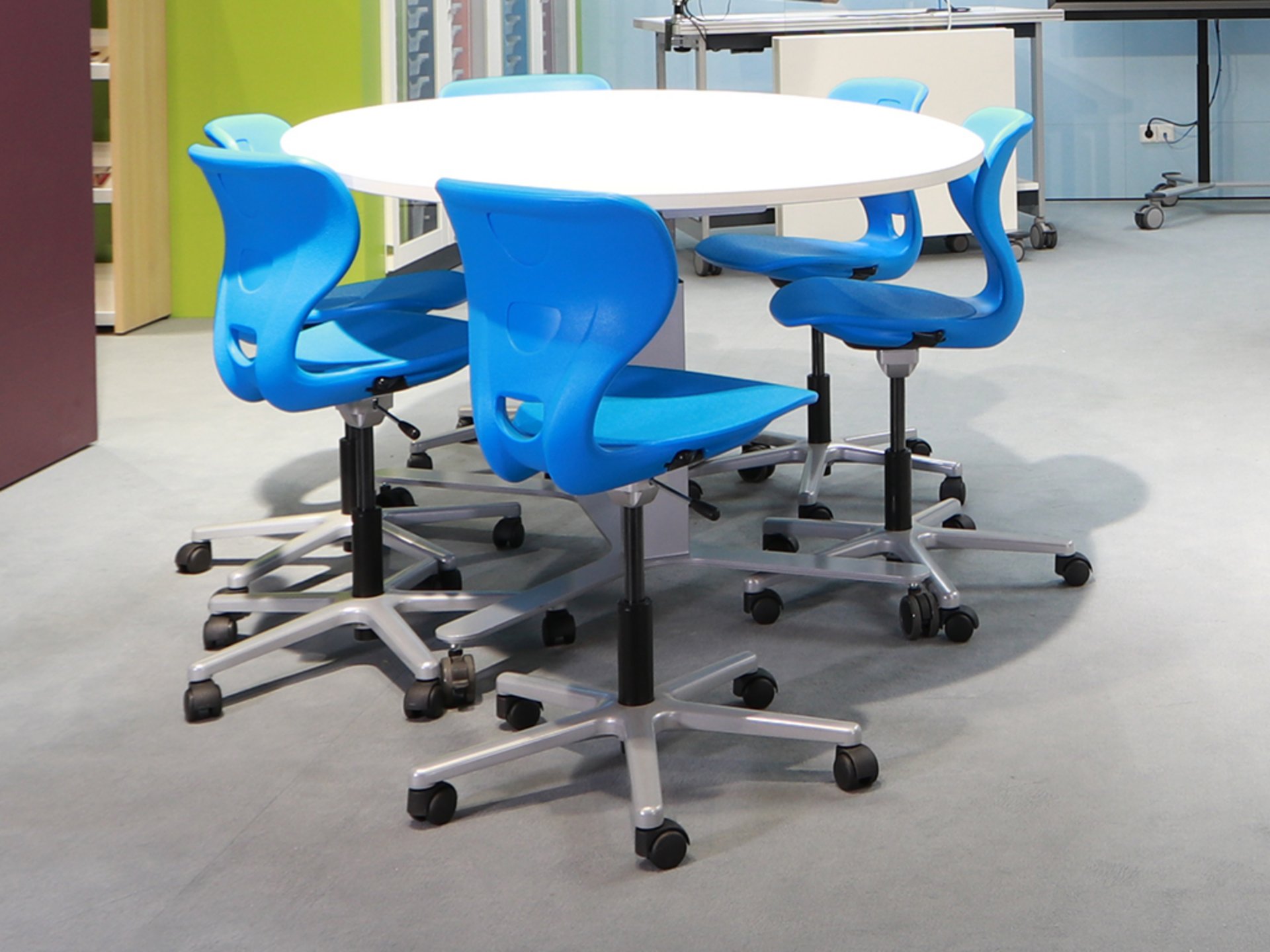 Image: SEDIAMO® Cross chairs